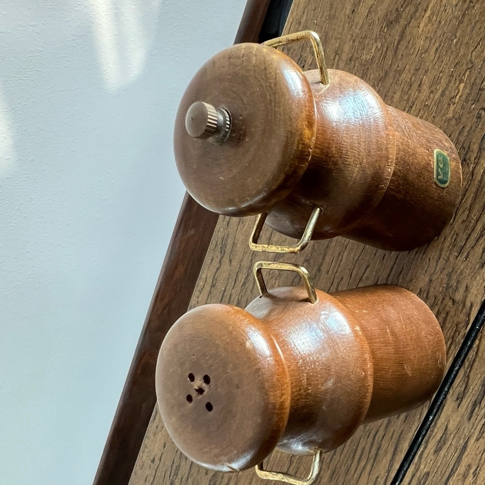 Vintage Wooden Salt Shaker and Pepper Mill Grinder Set 4.5” Tall - Picture 5 of 10
